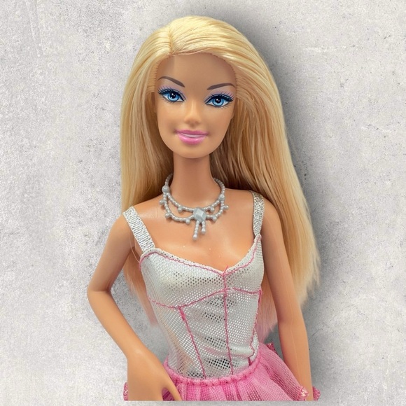 Barbie SPA TO FAB Doll Original Dress - Color Change Nails & Makeup X7891 - 2012 - Picture 8 of 10
